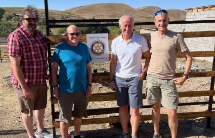 La délégation de Davos lors de l’inauguration du « Rotary Davos Alp Nurmaeisa » en septembre 2025